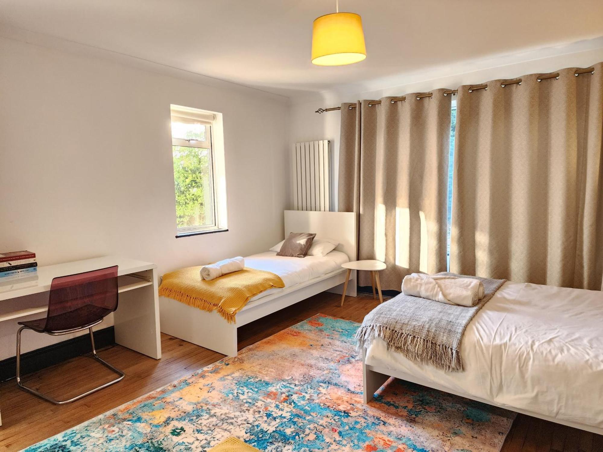 Paradigm Villa, Oxford,5 Bedroom, 4 Free Parking Spaces